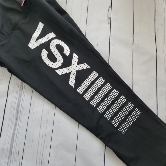 ⬇️🌹Victoria's Secret Cropped Workout Legging - Picture 2 of 4